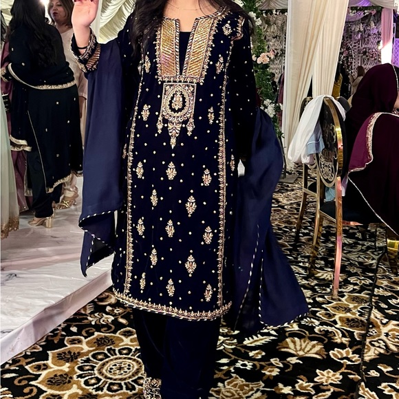 Pakistani Dress Brand New. Worn Once - Picture 5 of 8